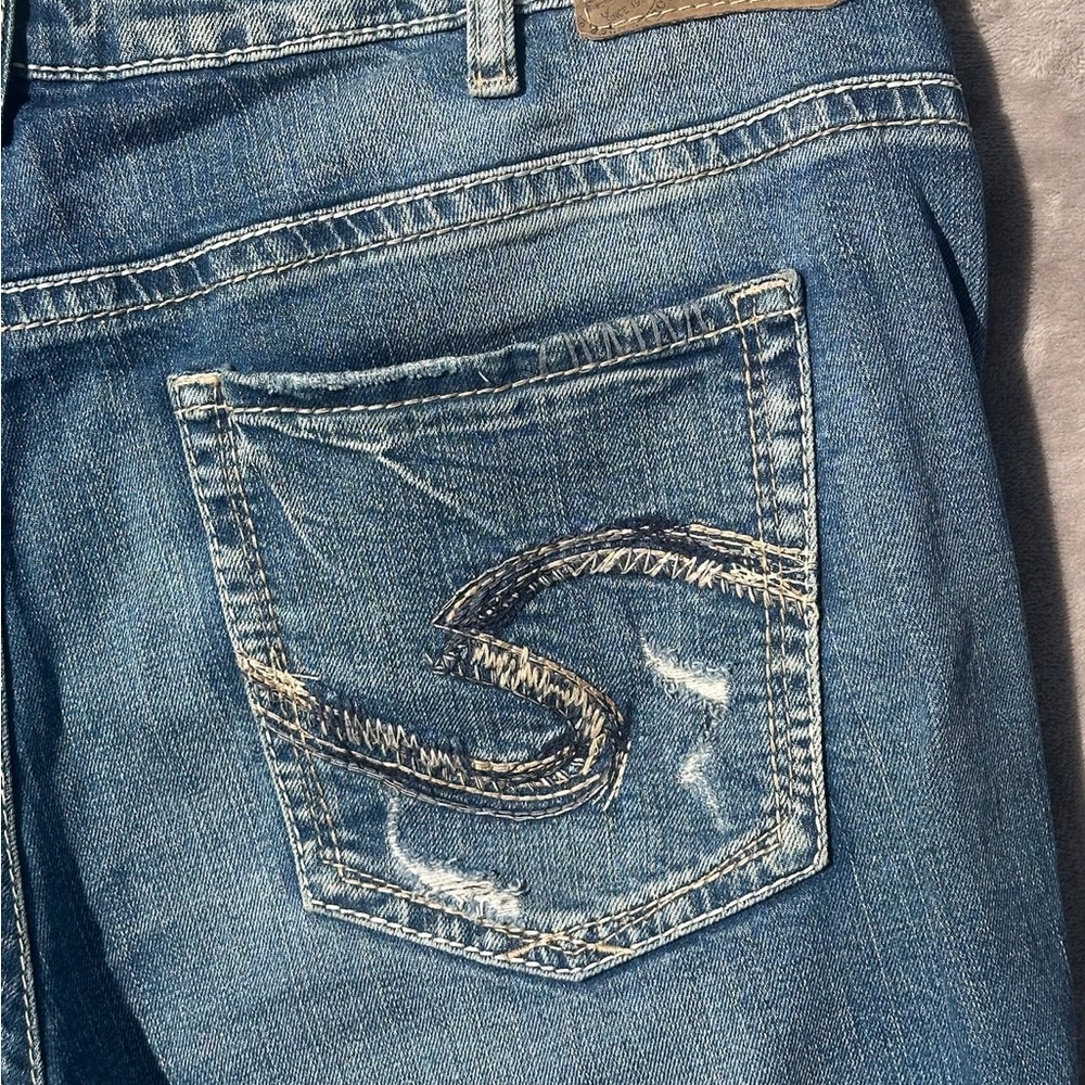 Silver jeans co Distressed Jean Shorts Women’s Boyfriend Fit Rolled Hem SZ 14 - Picture 8 of 14